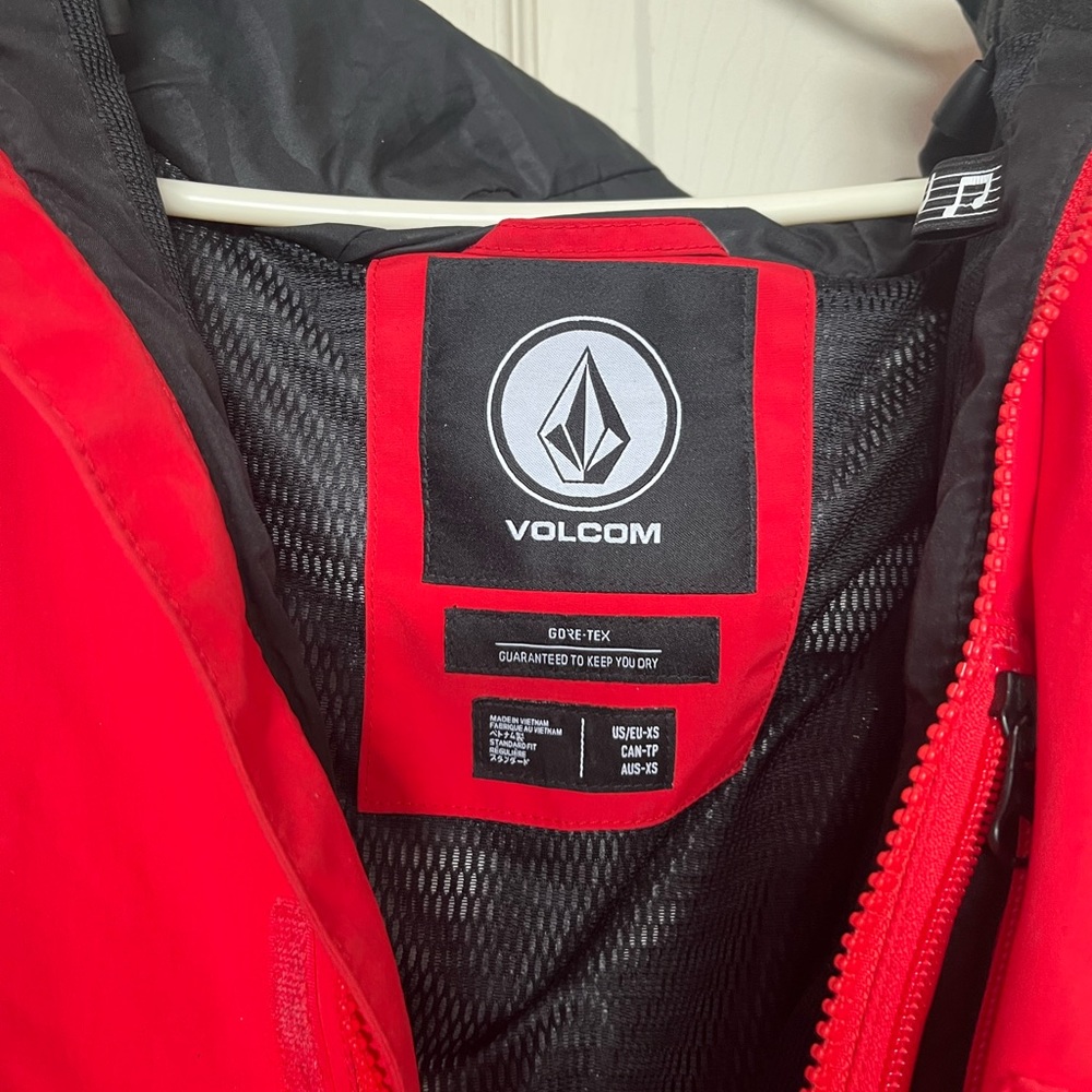 VOLCOM Snowboarding jacket - Picture 2 of 6